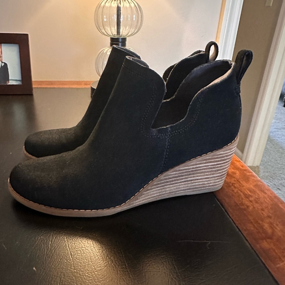 Tom’s Women's Black Wedge Ankle Boots